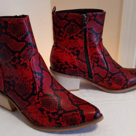 Boots - Picture 2 of 9